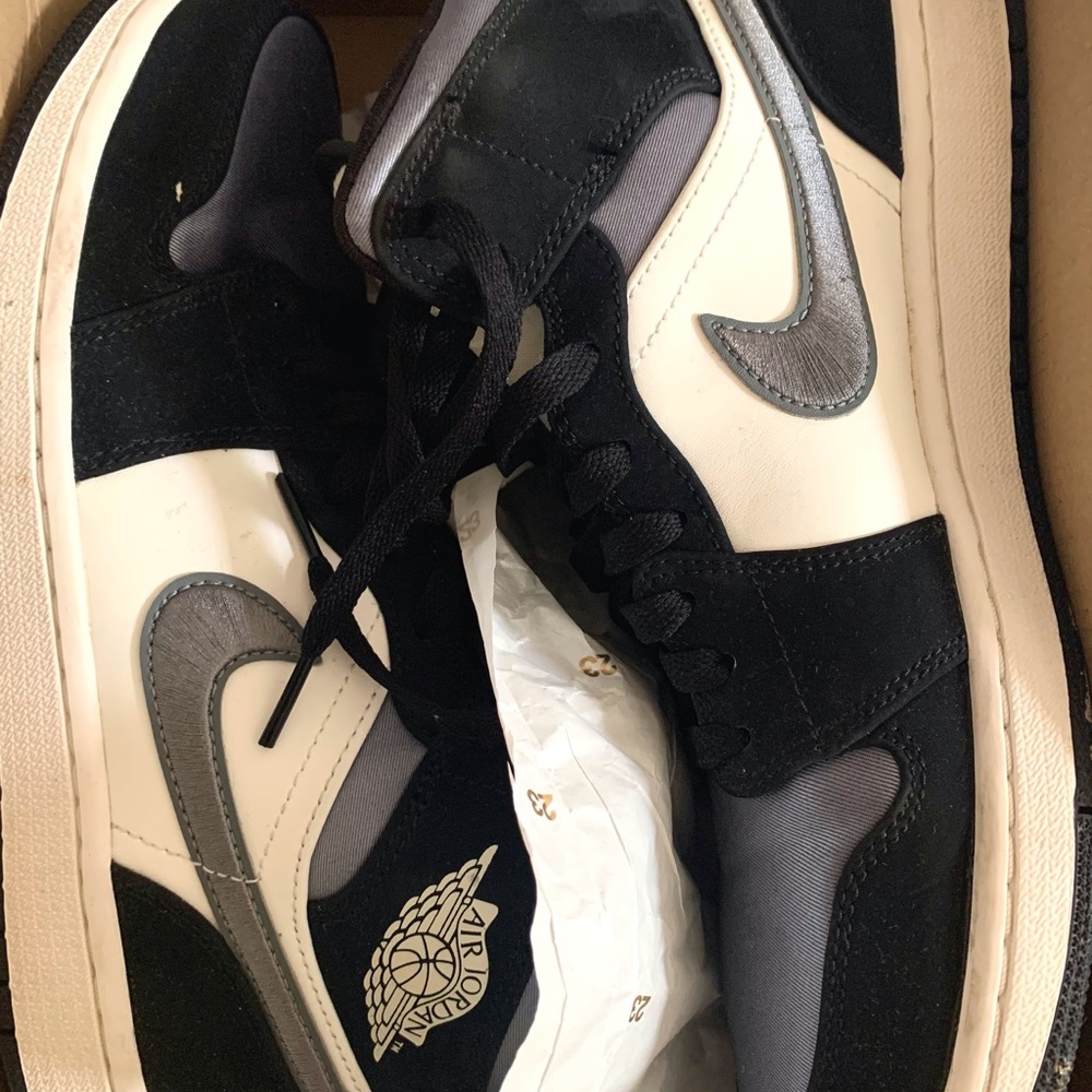 Jordan Mid SE 1